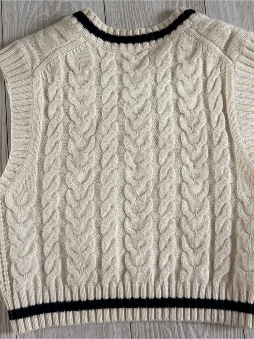 Sweater vest - Picture 3 of 3
